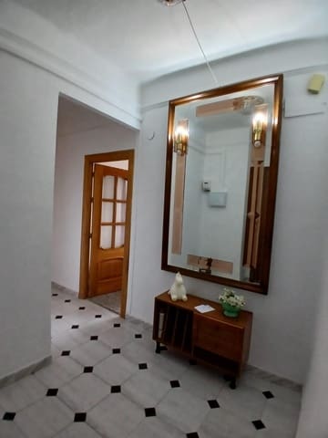 4 soveværelse Lejlighed til leje i Granada by - € 300 (Ref: 9611701)