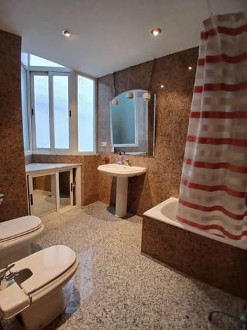 4 soveværelse Lejlighed til leje i Granada by - € 300 (Ref: 9611701)