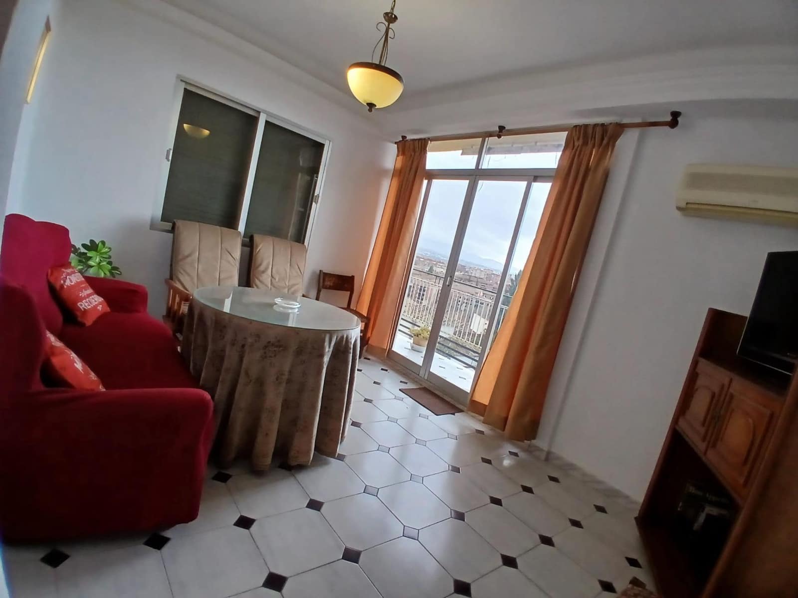 4 soveværelse Lejlighed til leje i Granada by - € 300 (Ref: 9611701)