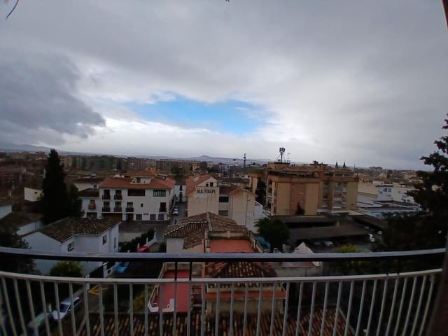 4 soveværelse Lejlighed til leje i Granada by - € 300 (Ref: 9611701)