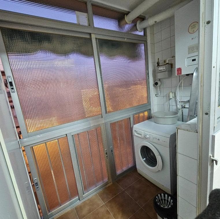 3 bedroom Flat for rent in Granada city with garage - € 850 (Ref: 9616030)