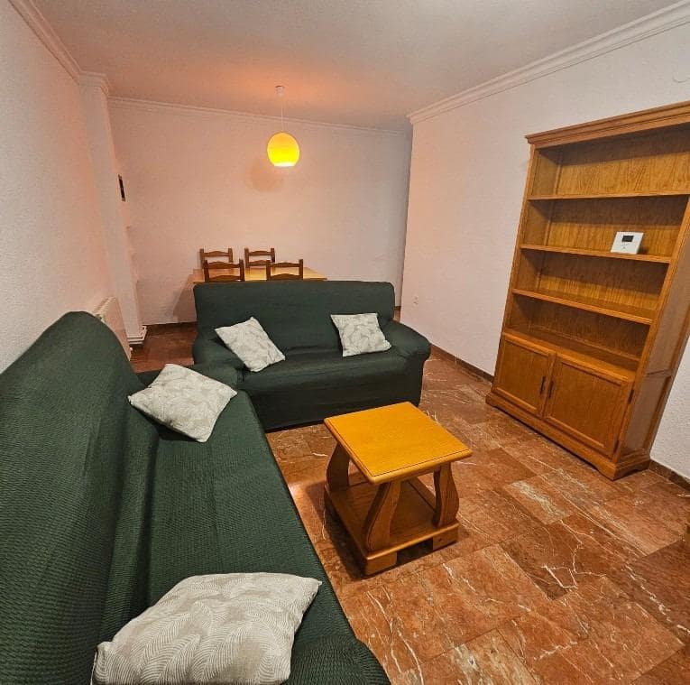 3 bedroom Flat for rent in Granada city with garage - € 850 (Ref: 9616030)