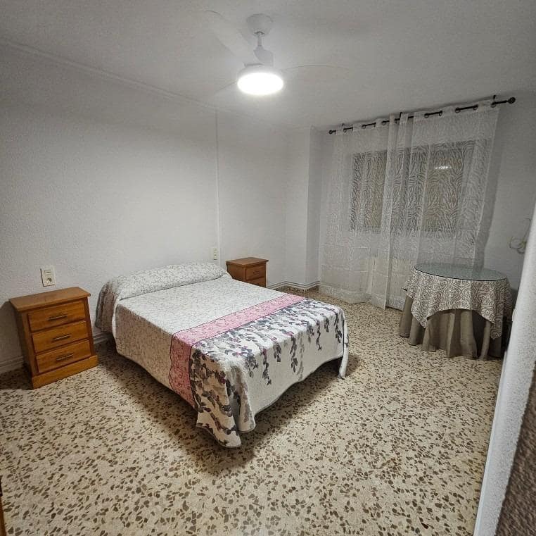 3 bedroom Flat for rent in Granada city with garage - € 850 (Ref: 9616030)