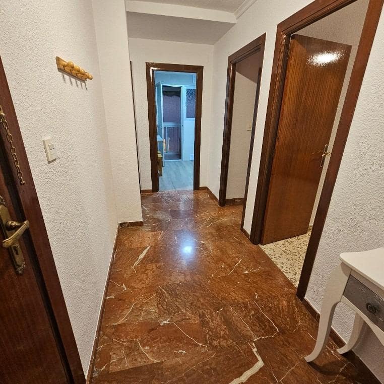 3 bedroom Flat for rent in Granada city with garage - € 850 (Ref: 9616030)