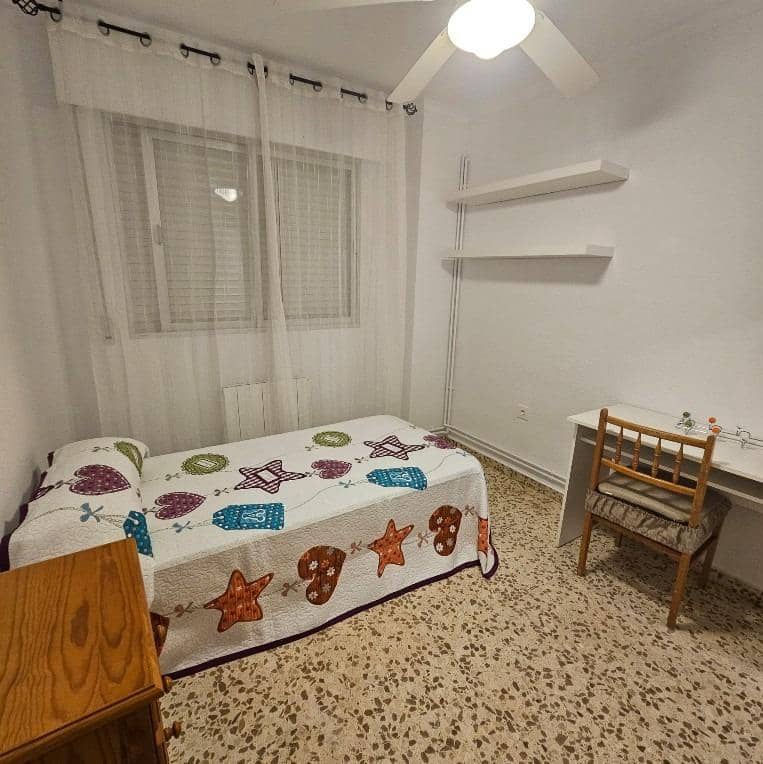 3 bedroom Flat for rent in Granada city with garage - € 850 (Ref: 9616030)