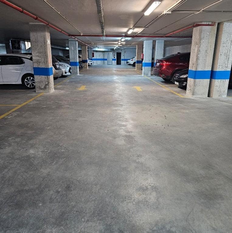 3 bedroom Flat for rent in Granada city with garage - € 850 (Ref: 9616030)