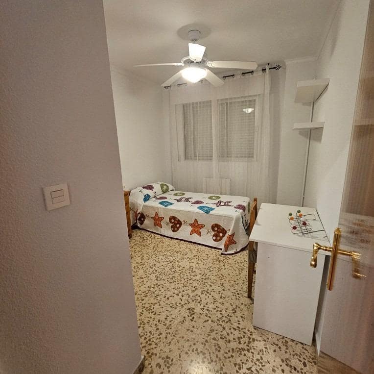 3 bedroom Flat for rent in Granada city with garage - € 850 (Ref: 9616030)