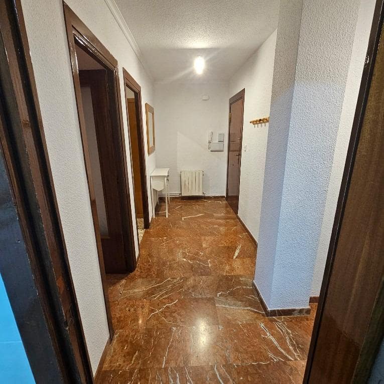 3 bedroom Flat for rent in Granada city with garage - € 850 (Ref: 9616030)