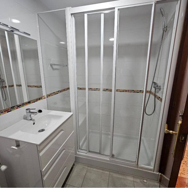 3 bedroom Flat for rent in Granada city with garage - € 850 (Ref: 9616030)