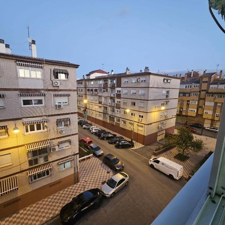 3 bedroom Flat for rent in Granada city with garage - € 850 (Ref: 9616030)