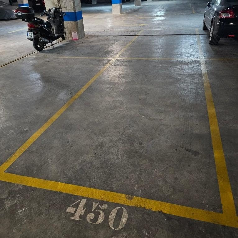 3 bedroom Flat for rent in Granada city with garage - € 850 (Ref: 9616030)