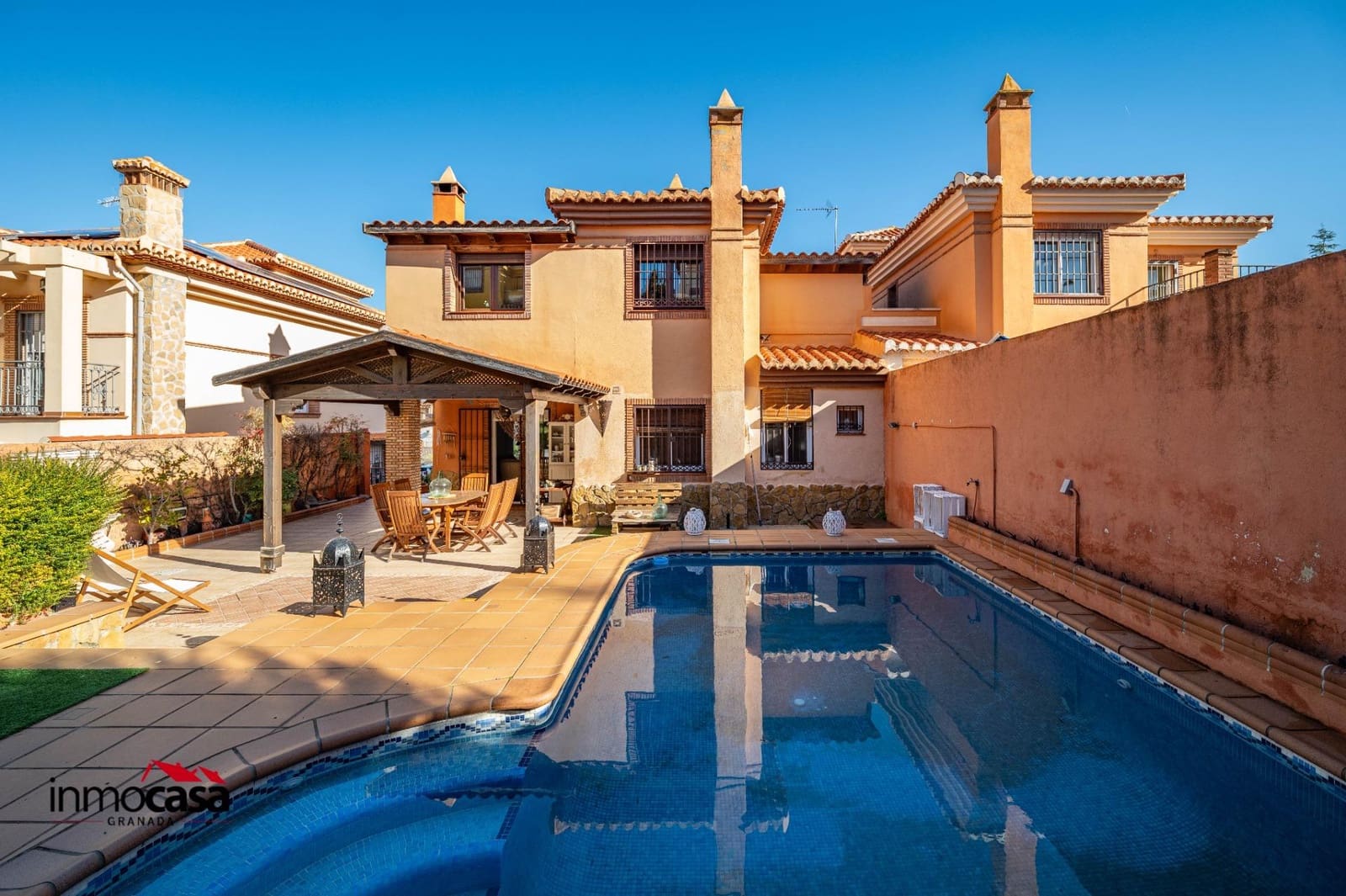 4 bedroom Villa for sale in La Zubia with pool garage - € 420,000 (Ref: 9625858)