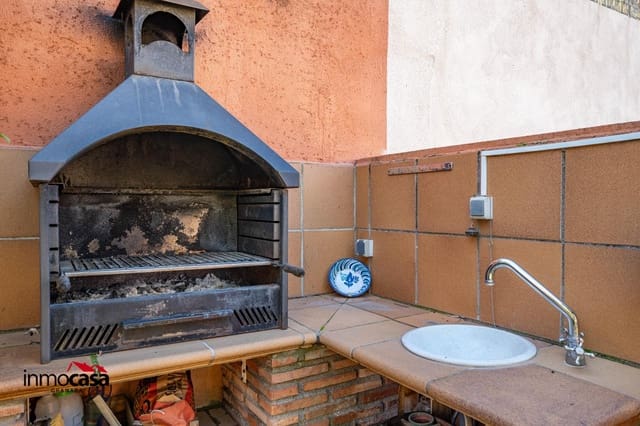 4 bedroom Villa for sale in La Zubia with pool garage - € 420,000 (Ref: 9625858)