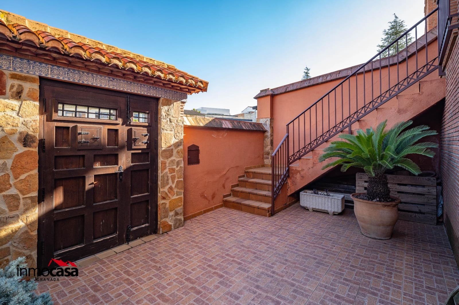 4 bedroom Villa for sale in La Zubia with pool garage - € 420,000 (Ref: 9625858)