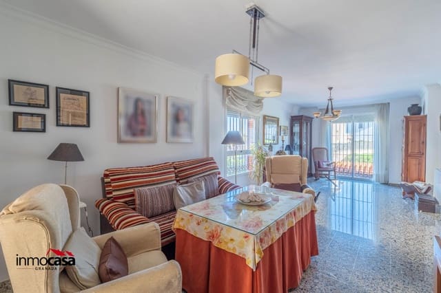 4 makuuhuone Huvila myytävänä paikassa La Zubia mukana uima-altaan 
autotalli - 420 000 € (Ref: 9625858)