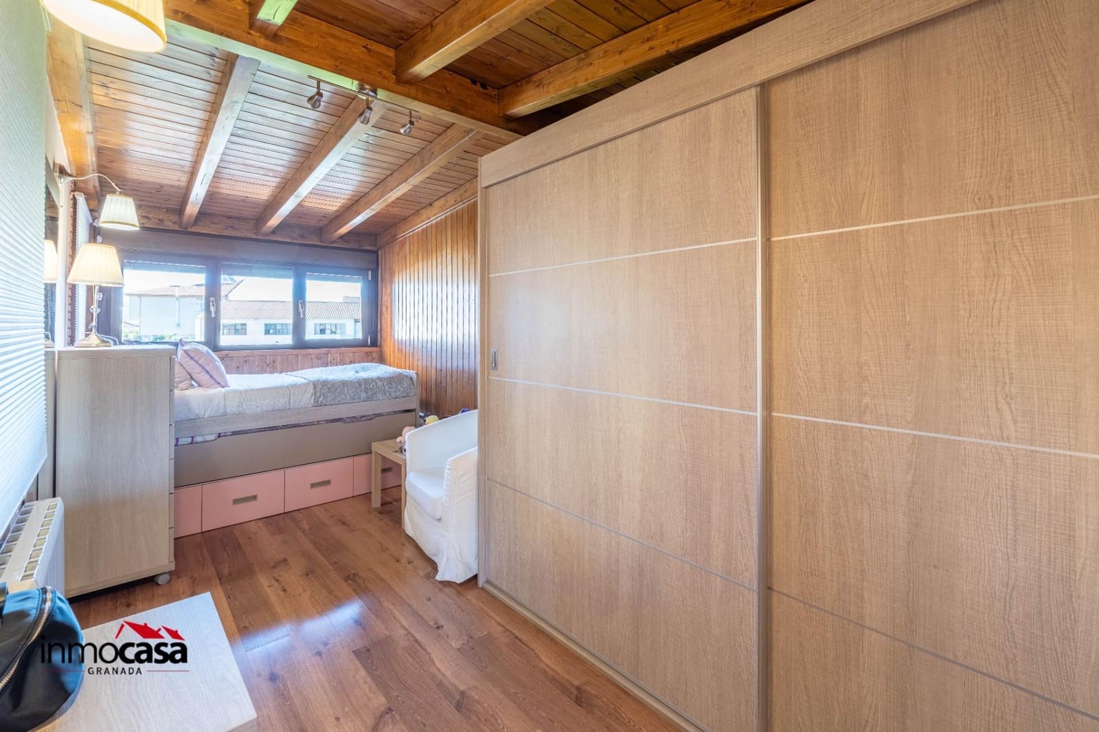 4 bedroom Villa for sale in La Zubia with pool garage - € 420,000 (Ref: 9625858)