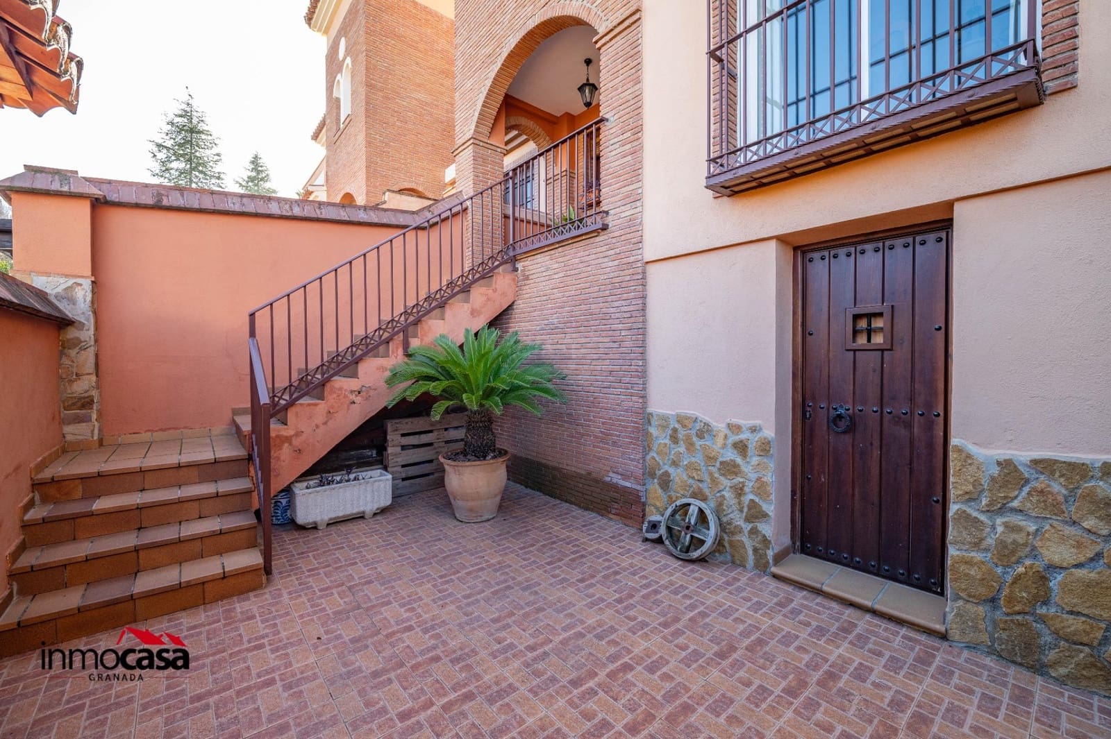 4 bedroom Villa for sale in La Zubia with pool garage - € 420,000 (Ref: 9625858)