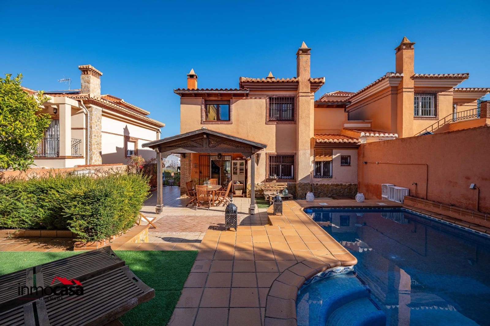 4 bedroom Villa for sale in La Zubia with pool garage - € 420,000 (Ref: 9625858)