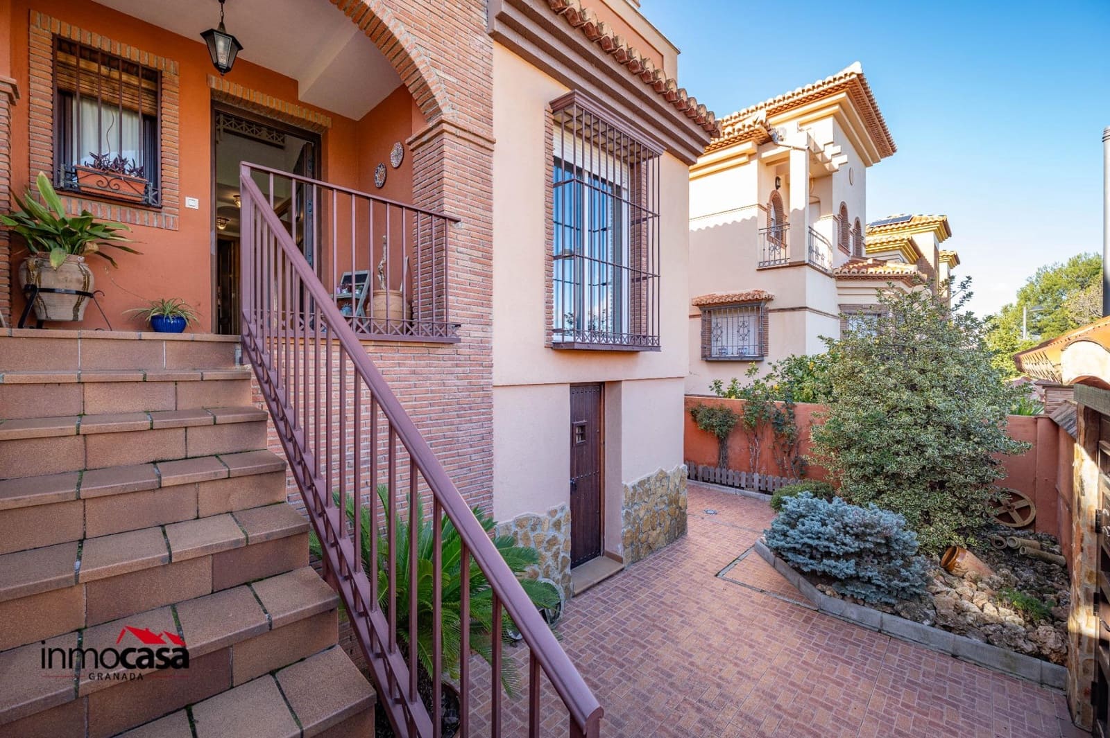 4 bedroom Villa for sale in La Zubia with pool garage - € 420,000 (Ref: 9625858)