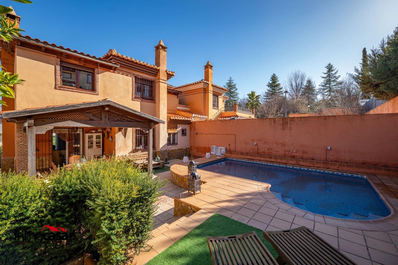 4 bedroom Villa for sale in La Zubia with pool garage - € 420,000 (Ref: 9625858)