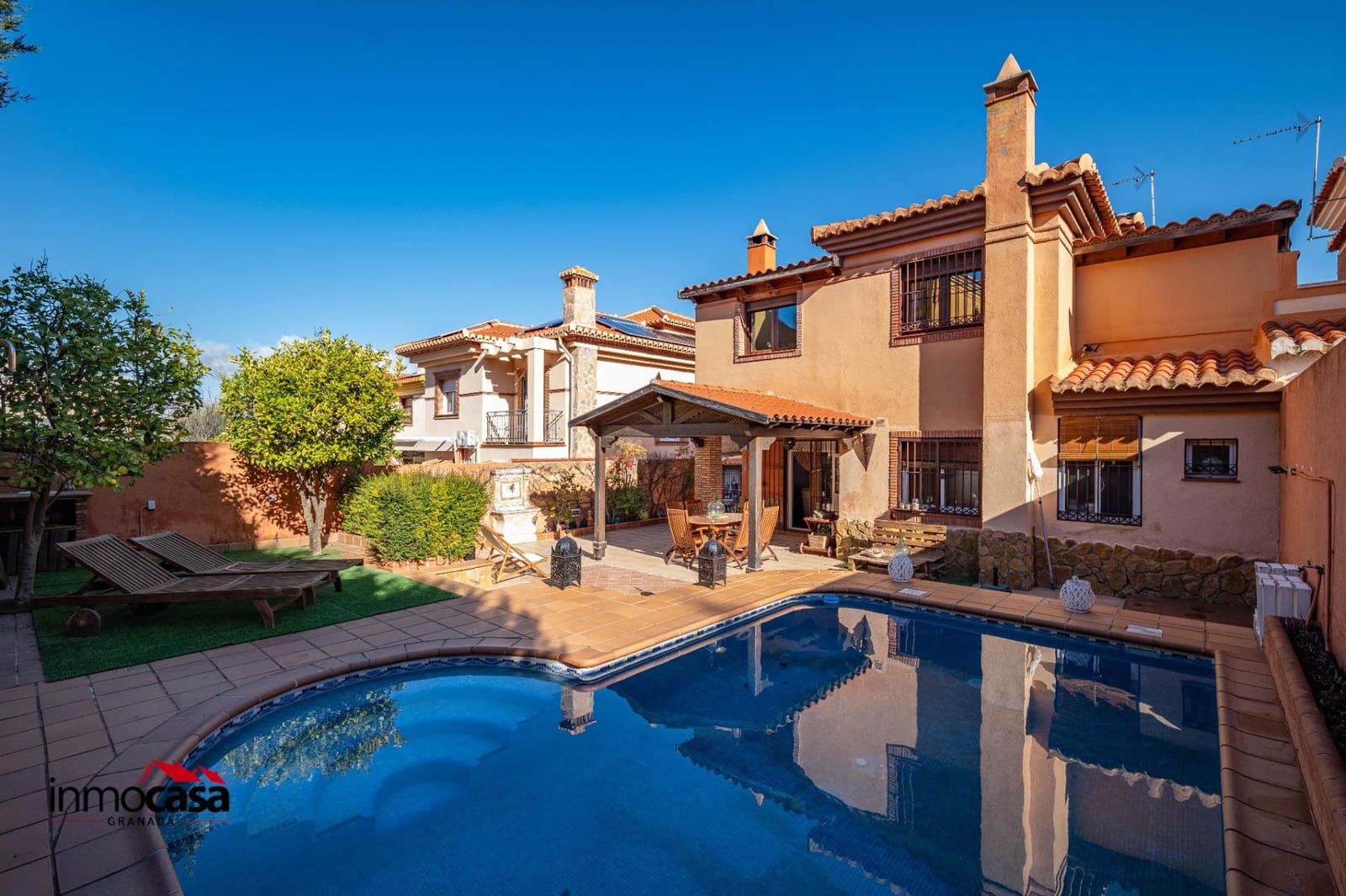 4 bedroom Villa for sale in La Zubia with pool garage - € 399,000 (Ref: 9625858)