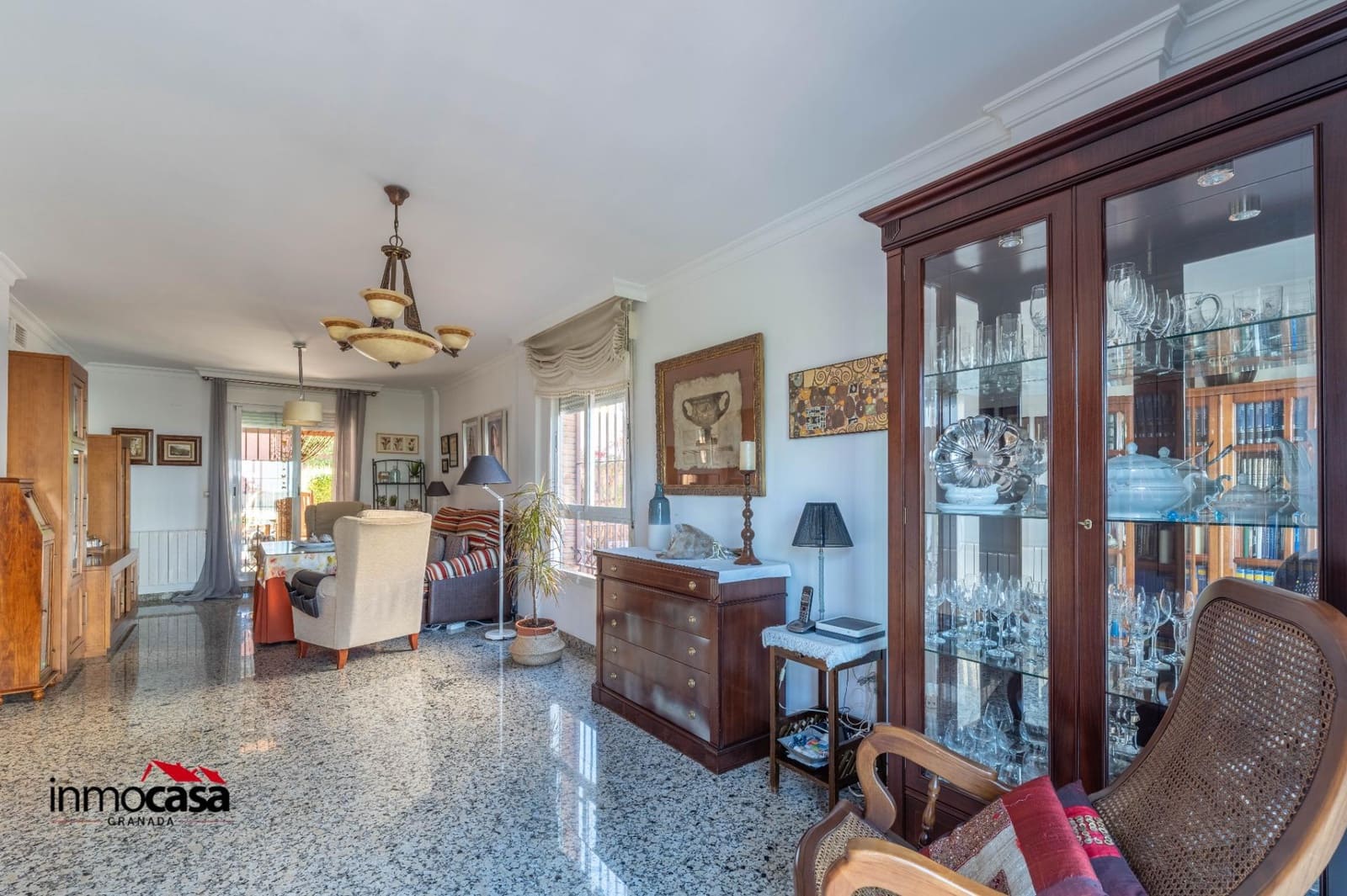 4 bedroom Villa for sale in La Zubia with pool garage - € 399,000 (Ref: 9625858)