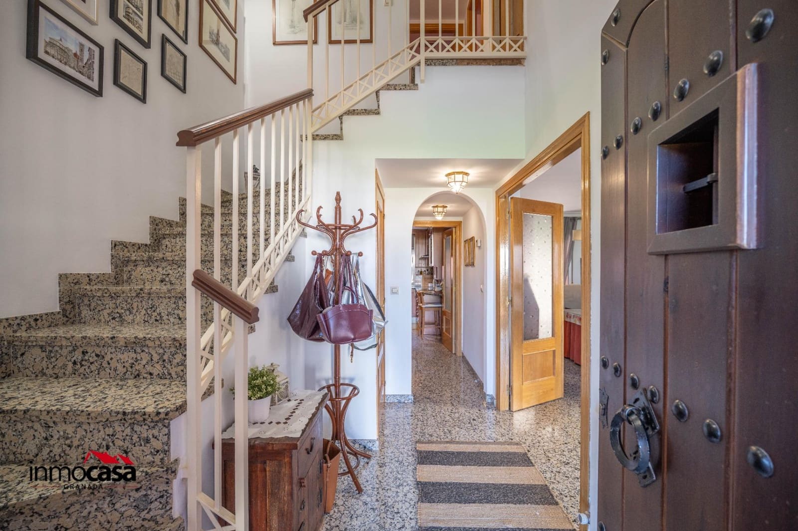 4 bedroom Villa for sale in La Zubia with pool garage - € 399,000 (Ref: 9625858)