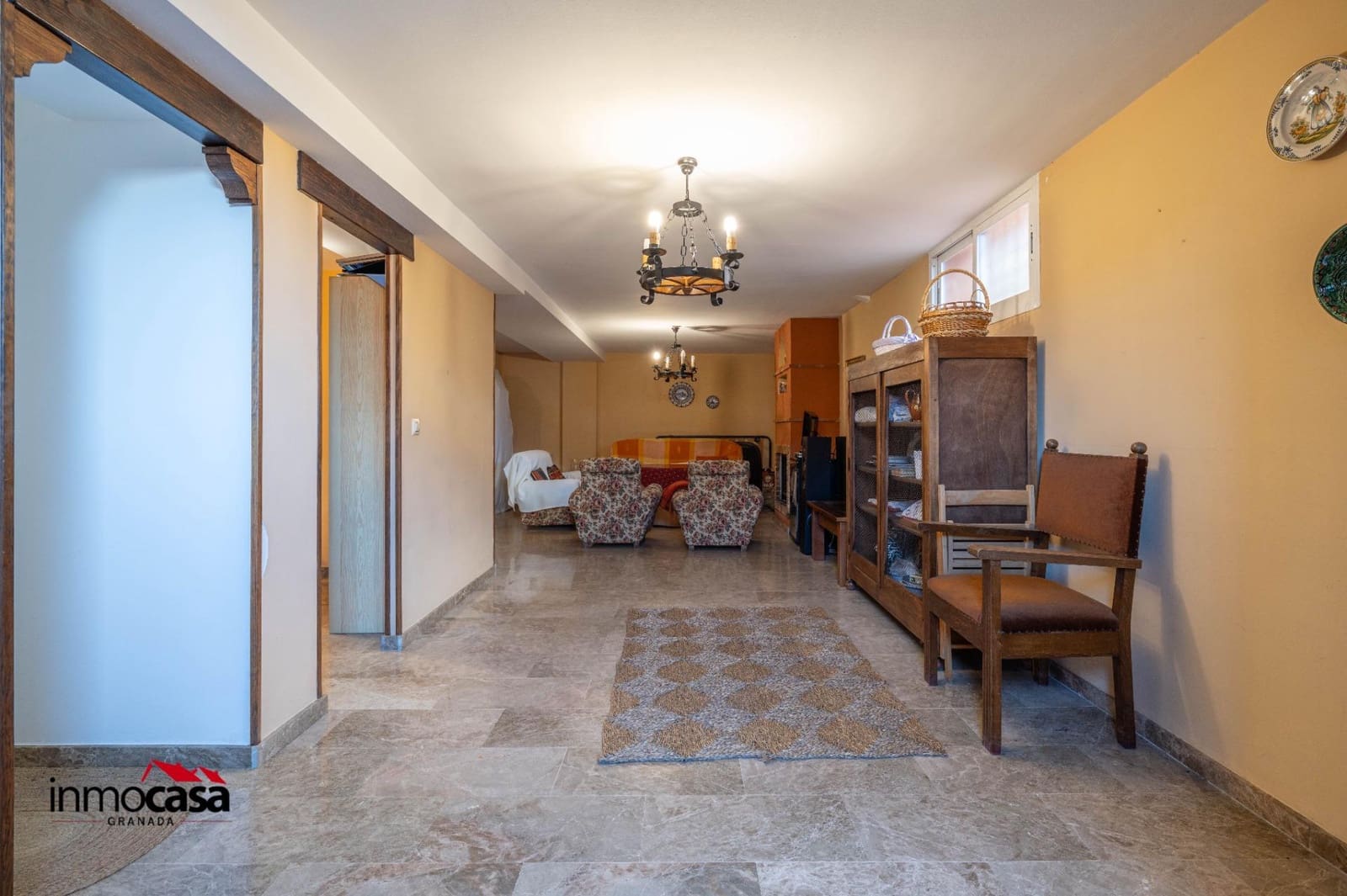 4 bedroom Villa for sale in La Zubia with pool garage - € 399,000 (Ref: 9625858)