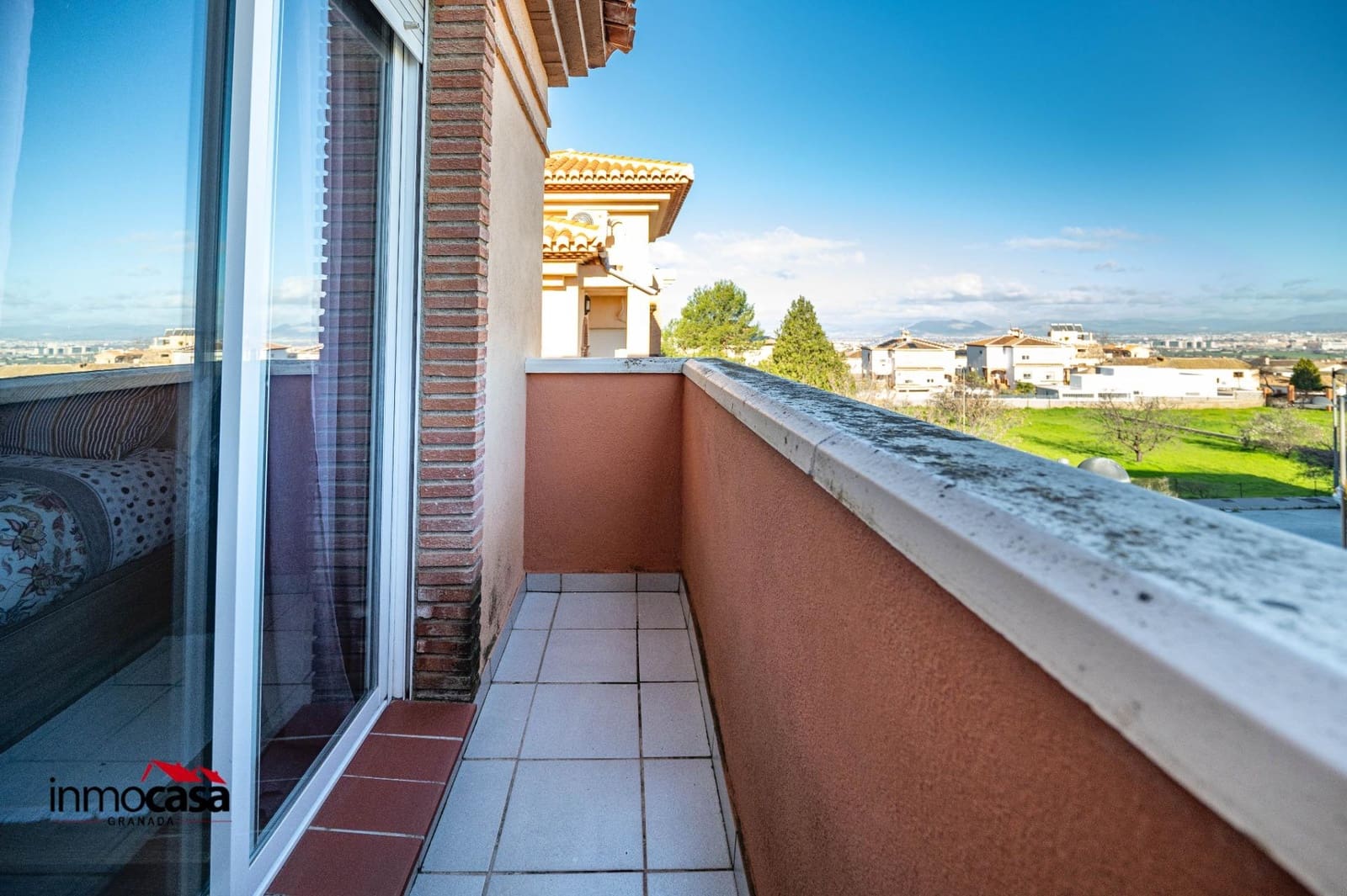 4 bedroom Villa for sale in La Zubia with pool garage - € 399,000 (Ref: 9625858)