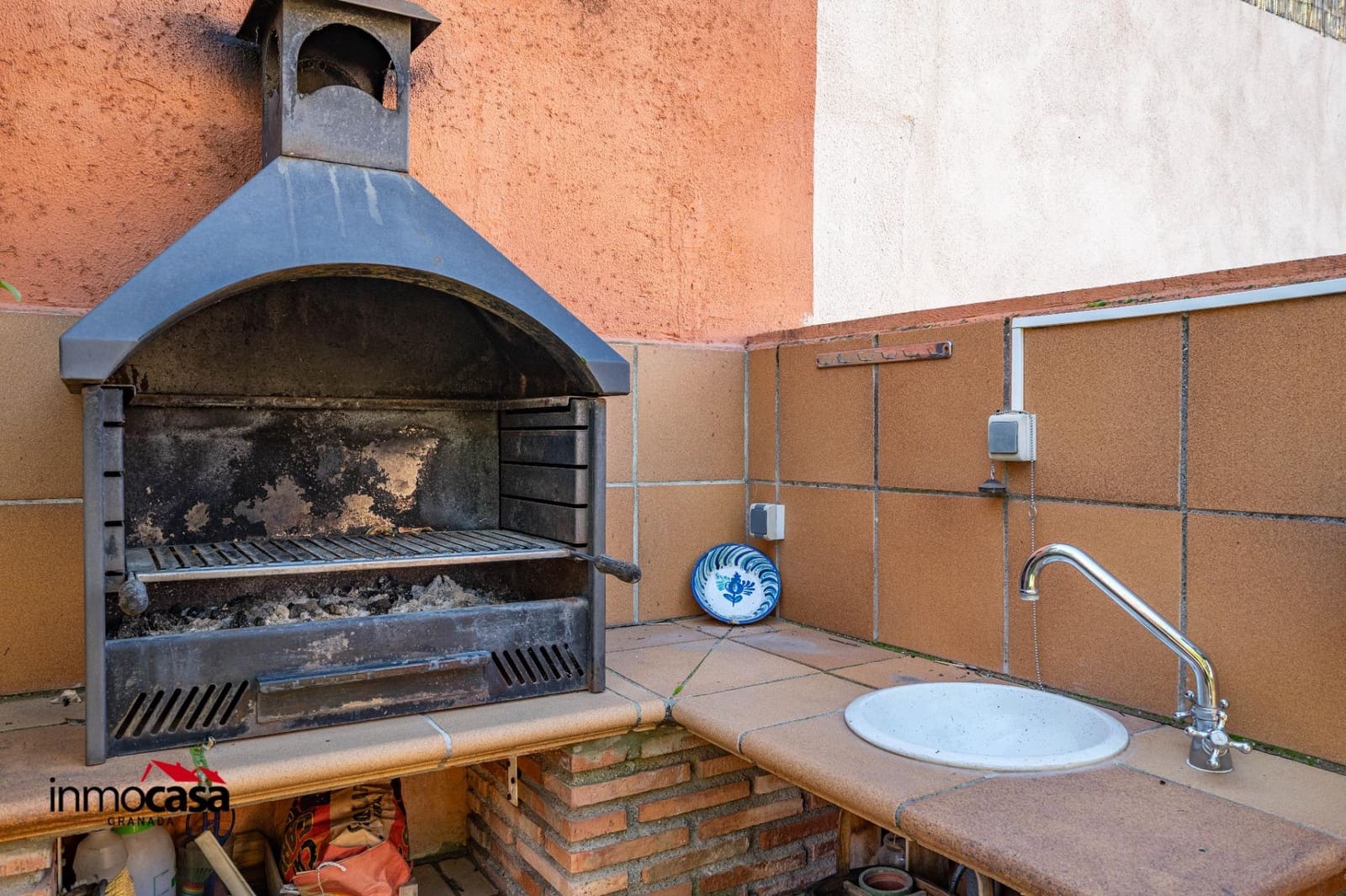 4 bedroom Villa for sale in La Zubia with pool garage - € 399,000 (Ref: 9625858)