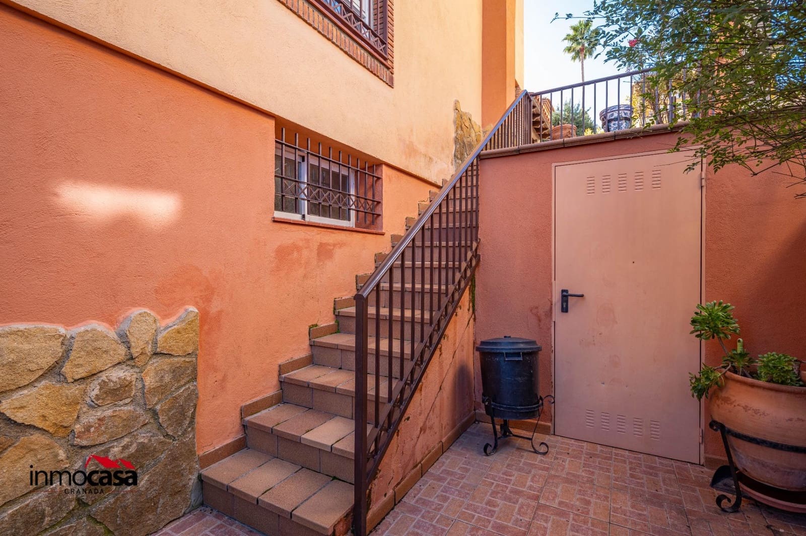 4 bedroom Villa for sale in La Zubia with pool garage - € 399,000 (Ref: 9625858)