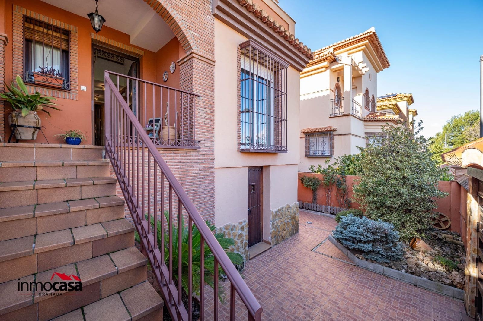 4 bedroom Villa for sale in La Zubia with pool garage - € 399,000 (Ref: 9625858)