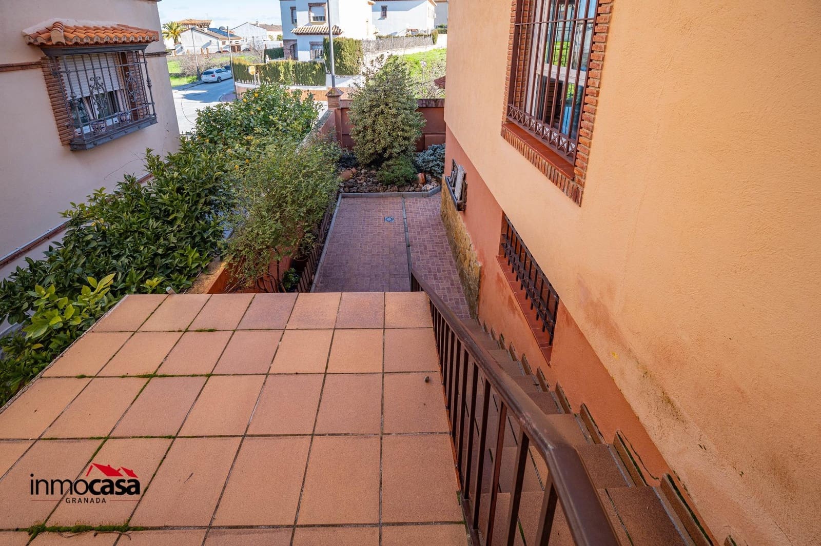 4 bedroom Villa for sale in La Zubia with pool garage - € 399,000 (Ref: 9625858)