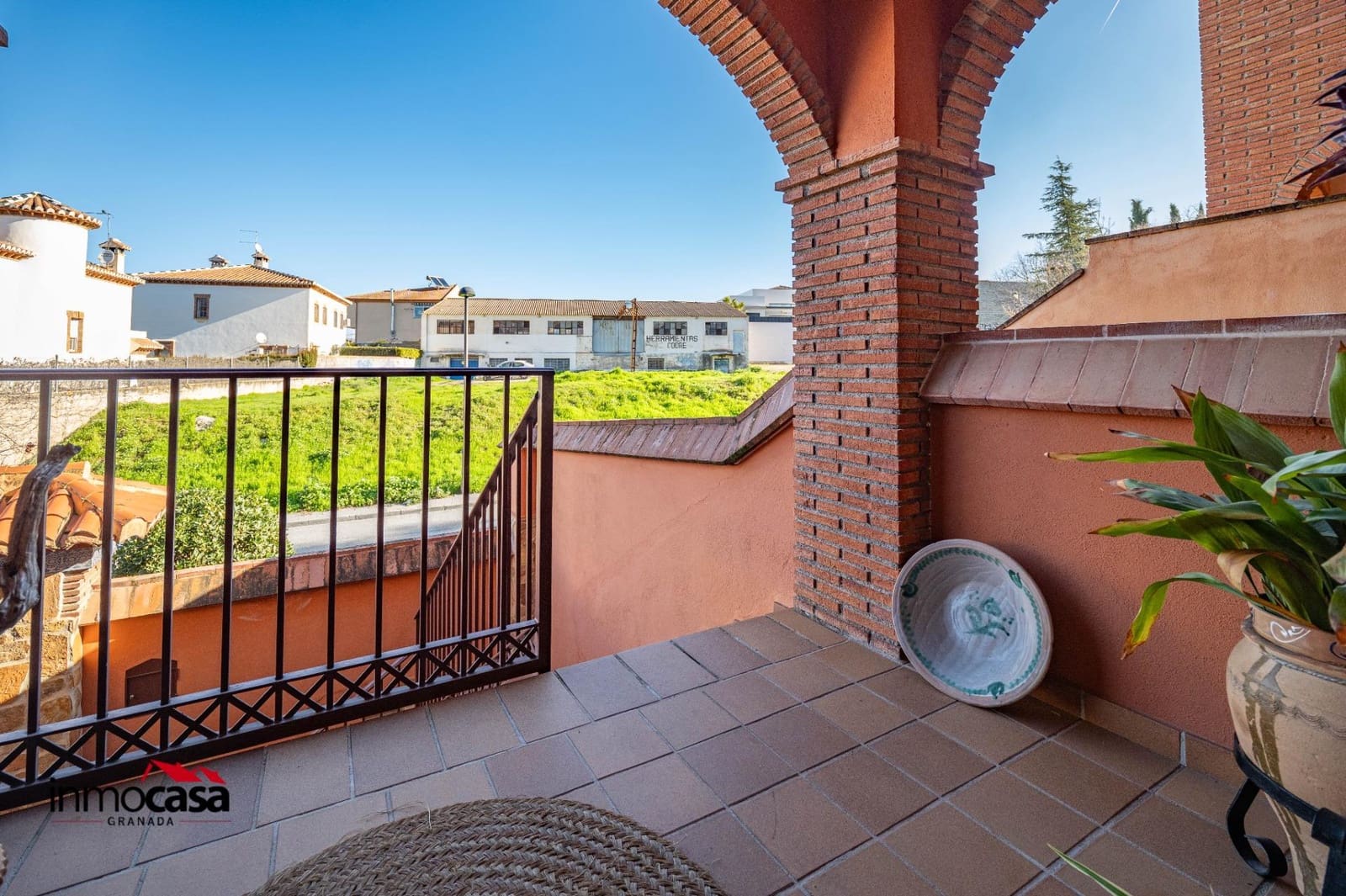 4 bedroom Villa for sale in La Zubia with pool garage - € 399,000 (Ref: 9625858)