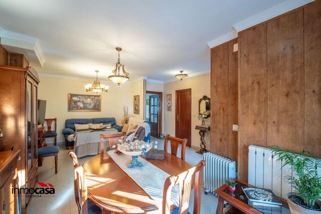 4 makuuhuone Rivitalo myytävänä paikassa Peligros mukana 
autotalli - 280 000 € (Ref: 9645176)