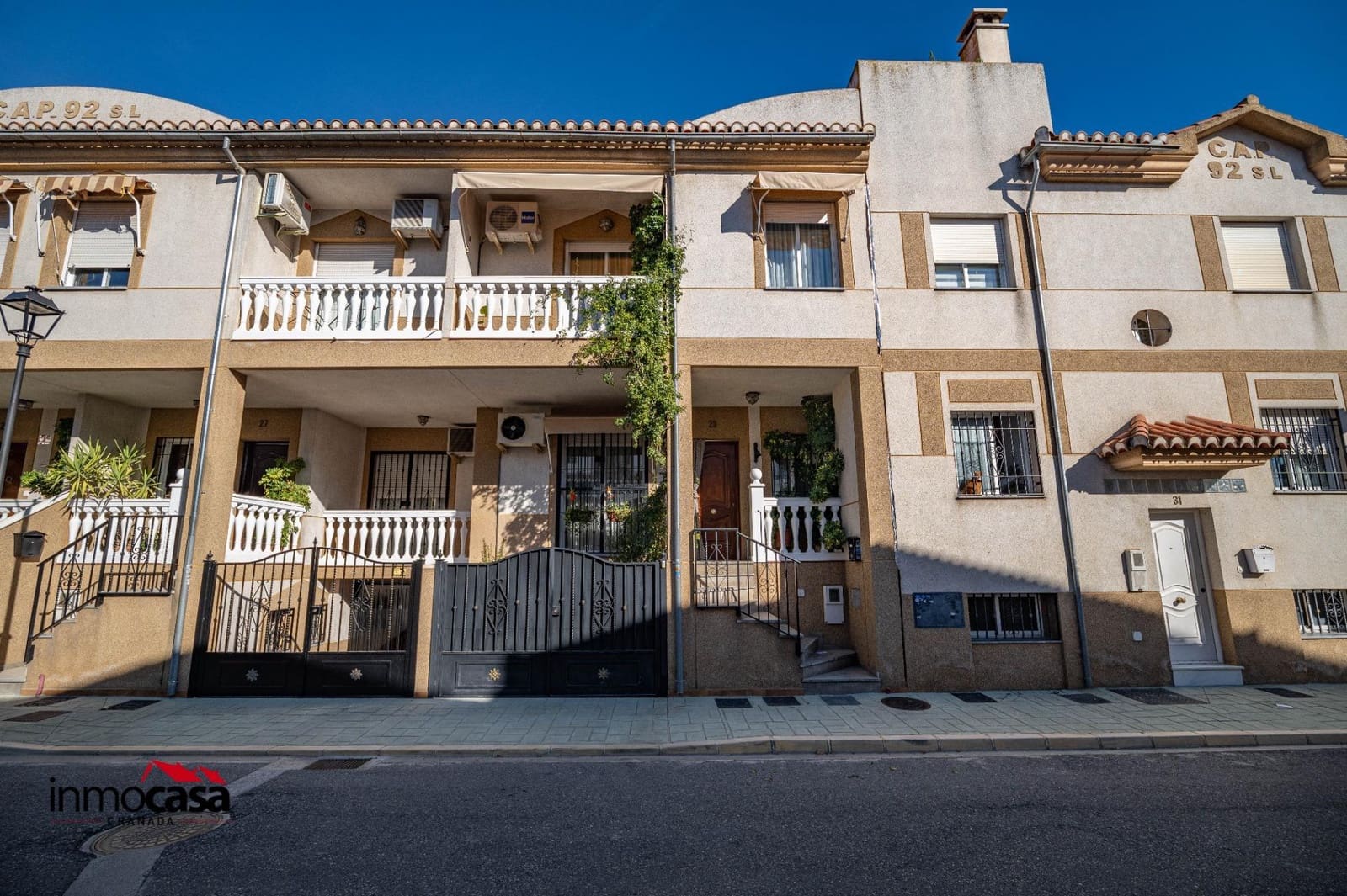 4 makuuhuone Rivitalo myytävänä paikassa Peligros mukana 
autotalli - 280 000 € (Ref: 9645176)