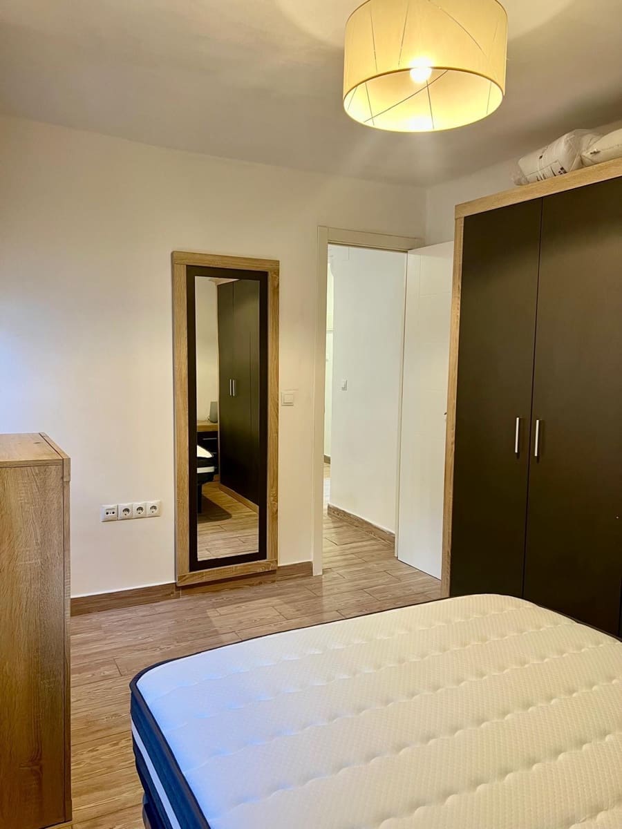 3 soveværelse Lejlighed til leje i Granada by - € 700 (Ref: 9645177)