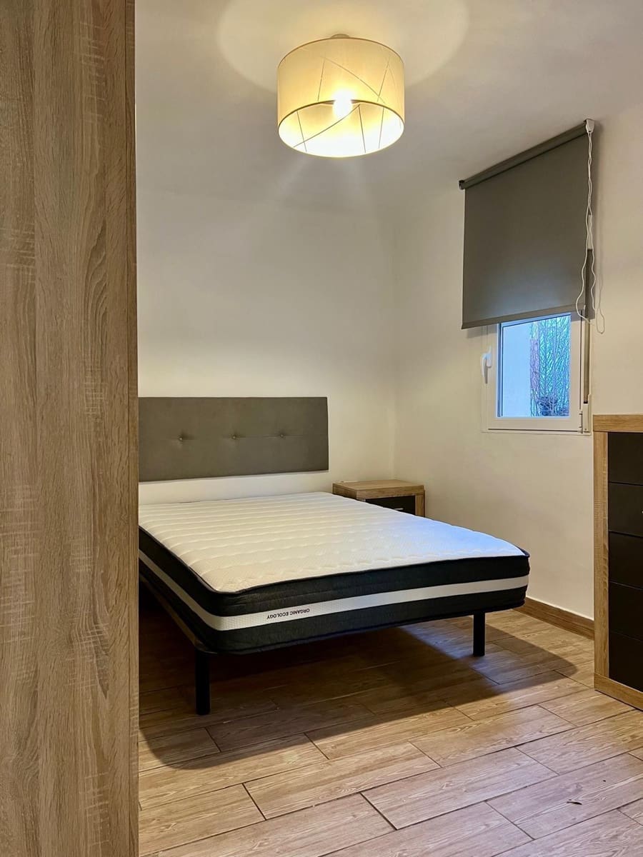 3 soveværelse Lejlighed til leje i Granada by - € 700 (Ref: 9645177)