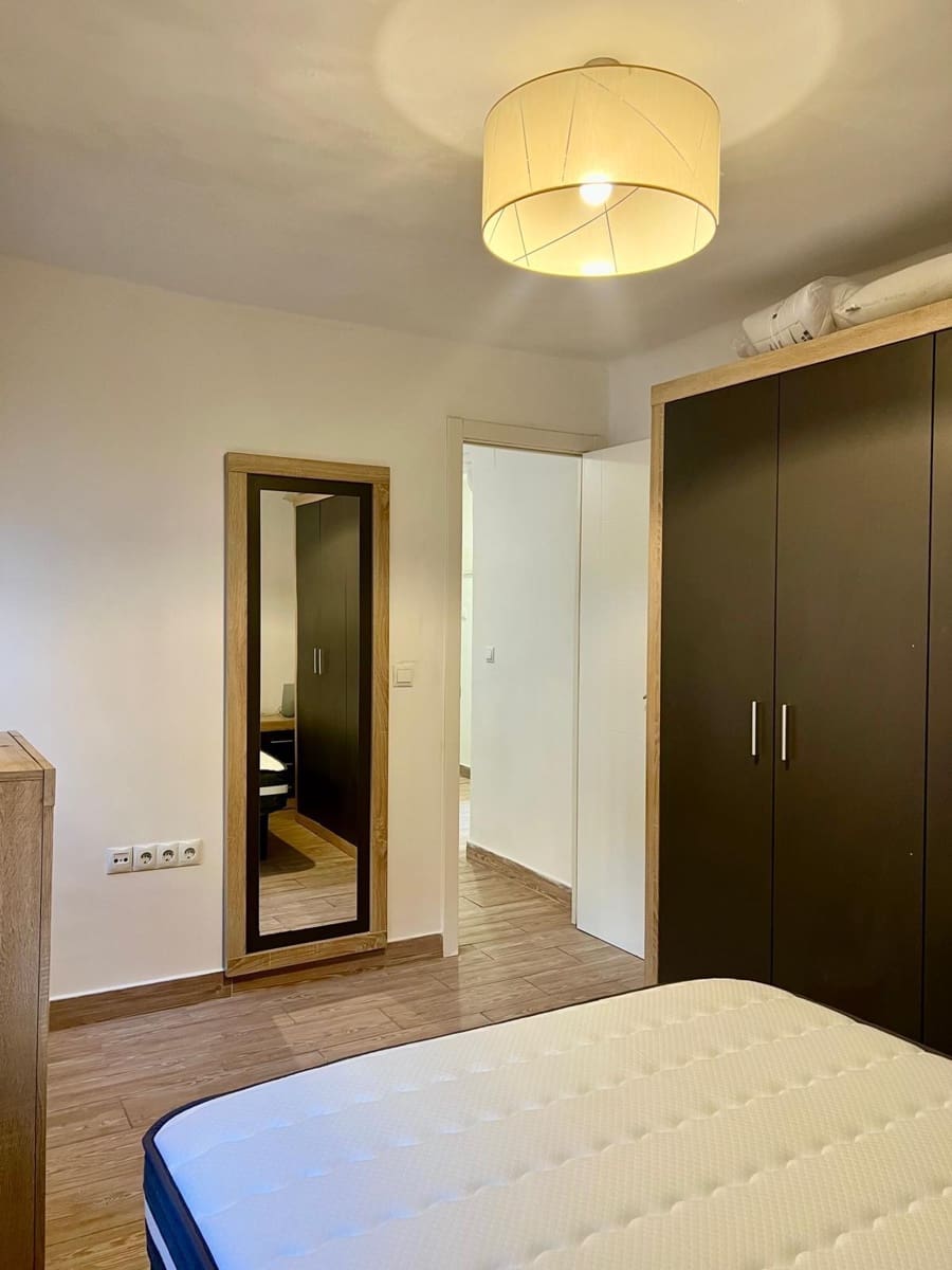 3 soveværelse Lejlighed til leje i Granada by - € 700 (Ref: 9645177)