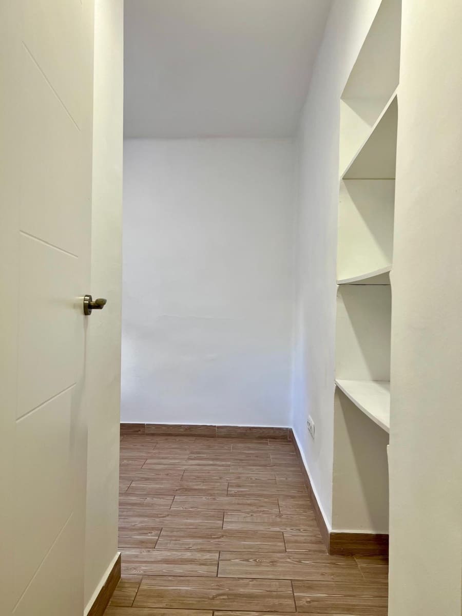 3 soveværelse Lejlighed til leje i Granada by - € 700 (Ref: 9645177)