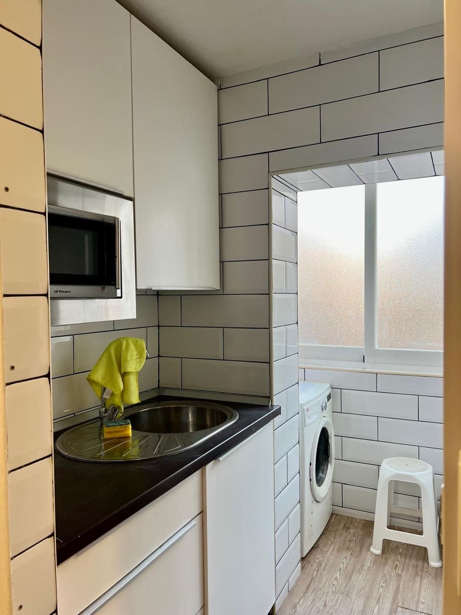 3 soveværelse Lejlighed til leje i Granada by - € 700 (Ref: 9645177)