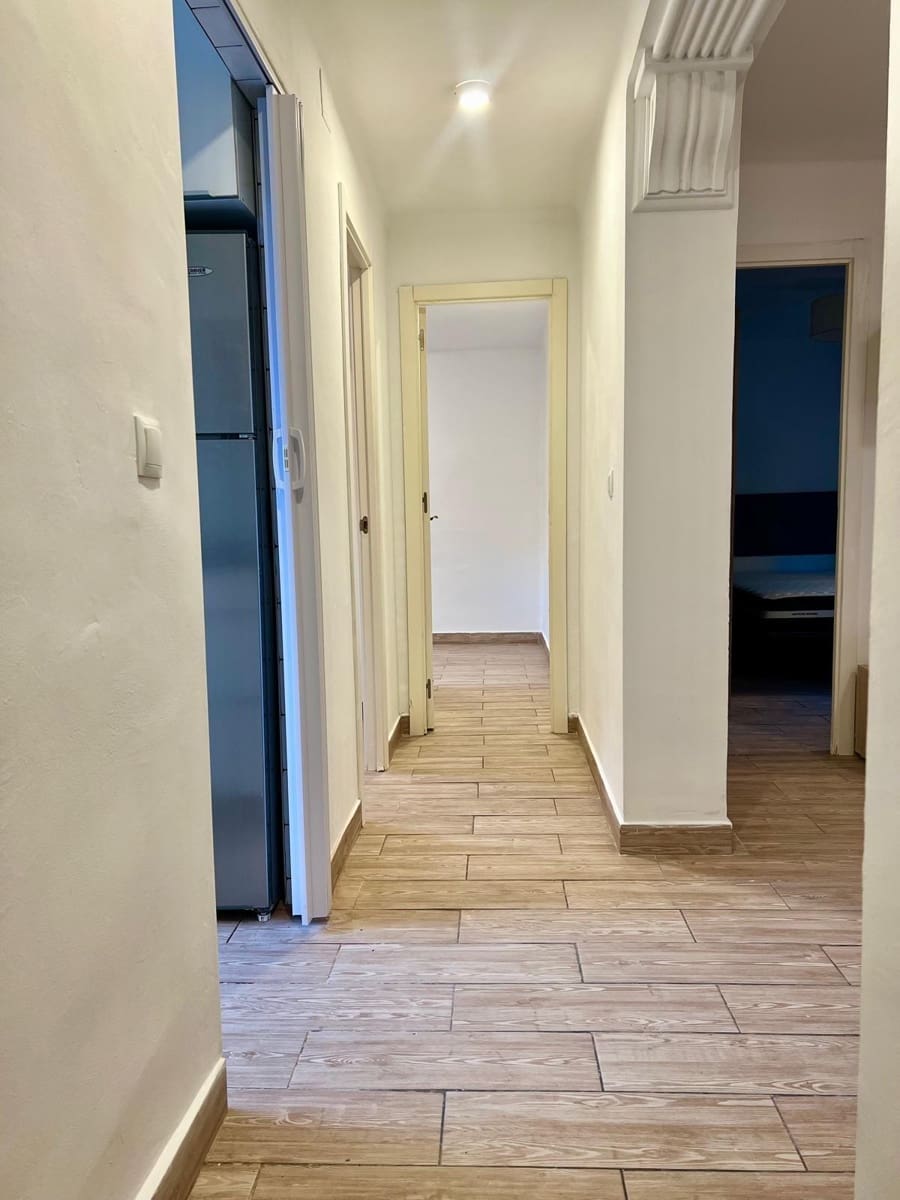 3 soveværelse Lejlighed til leje i Granada by - € 700 (Ref: 9645177)