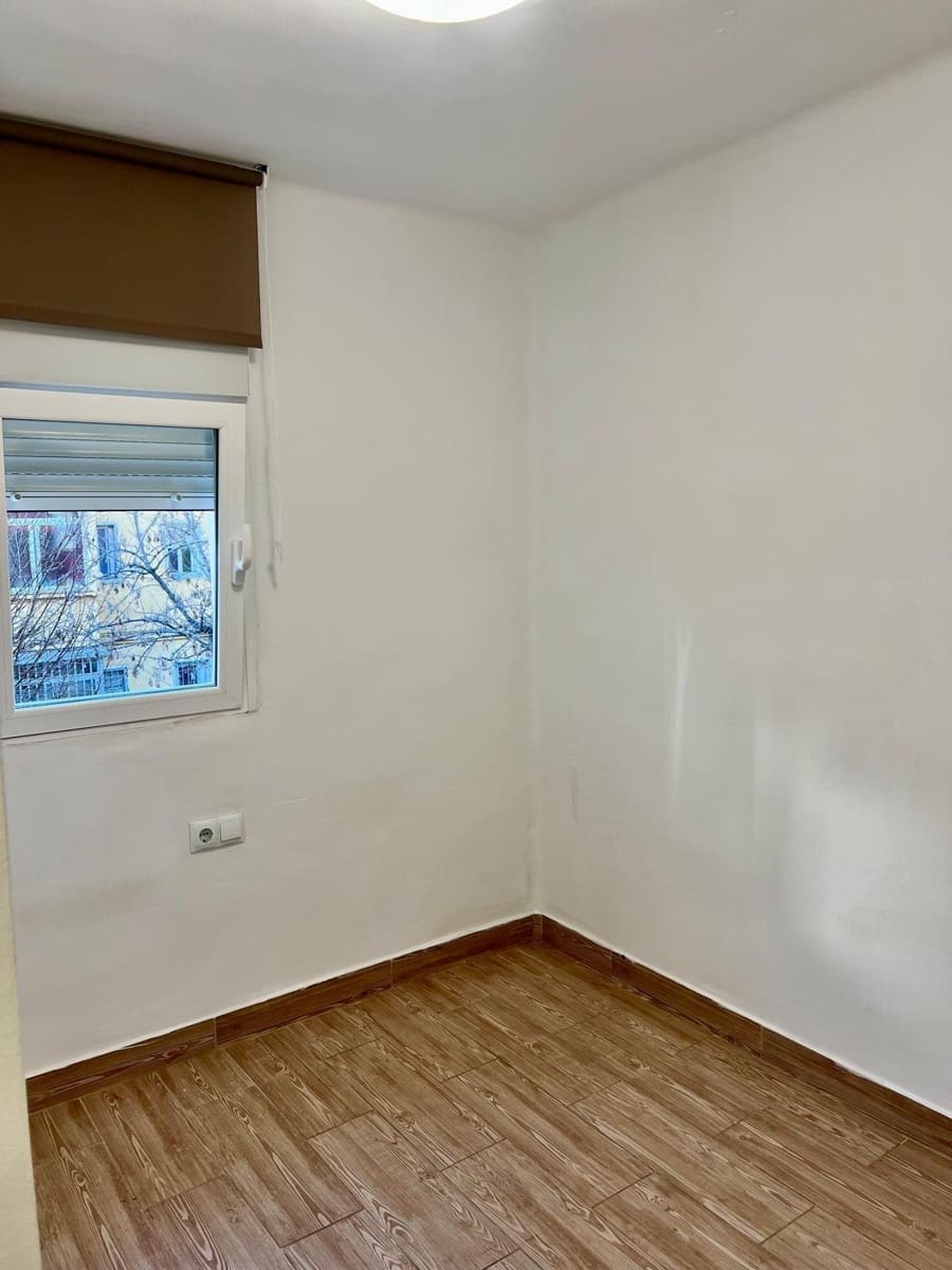 3 soveværelse Lejlighed til leje i Granada by - € 700 (Ref: 9645177)