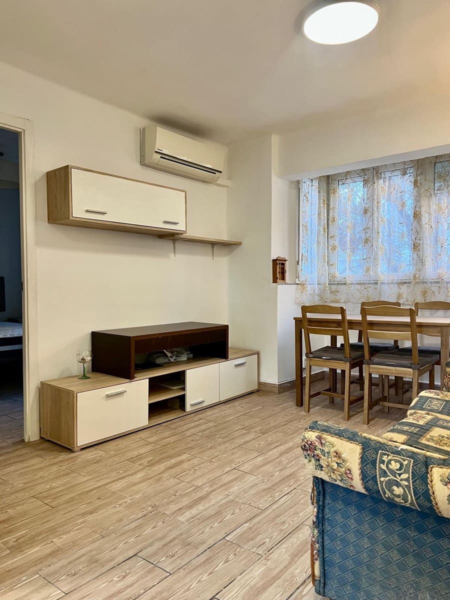 3 soveværelse Lejlighed til leje i Granada by - € 700 (Ref: 9645177)