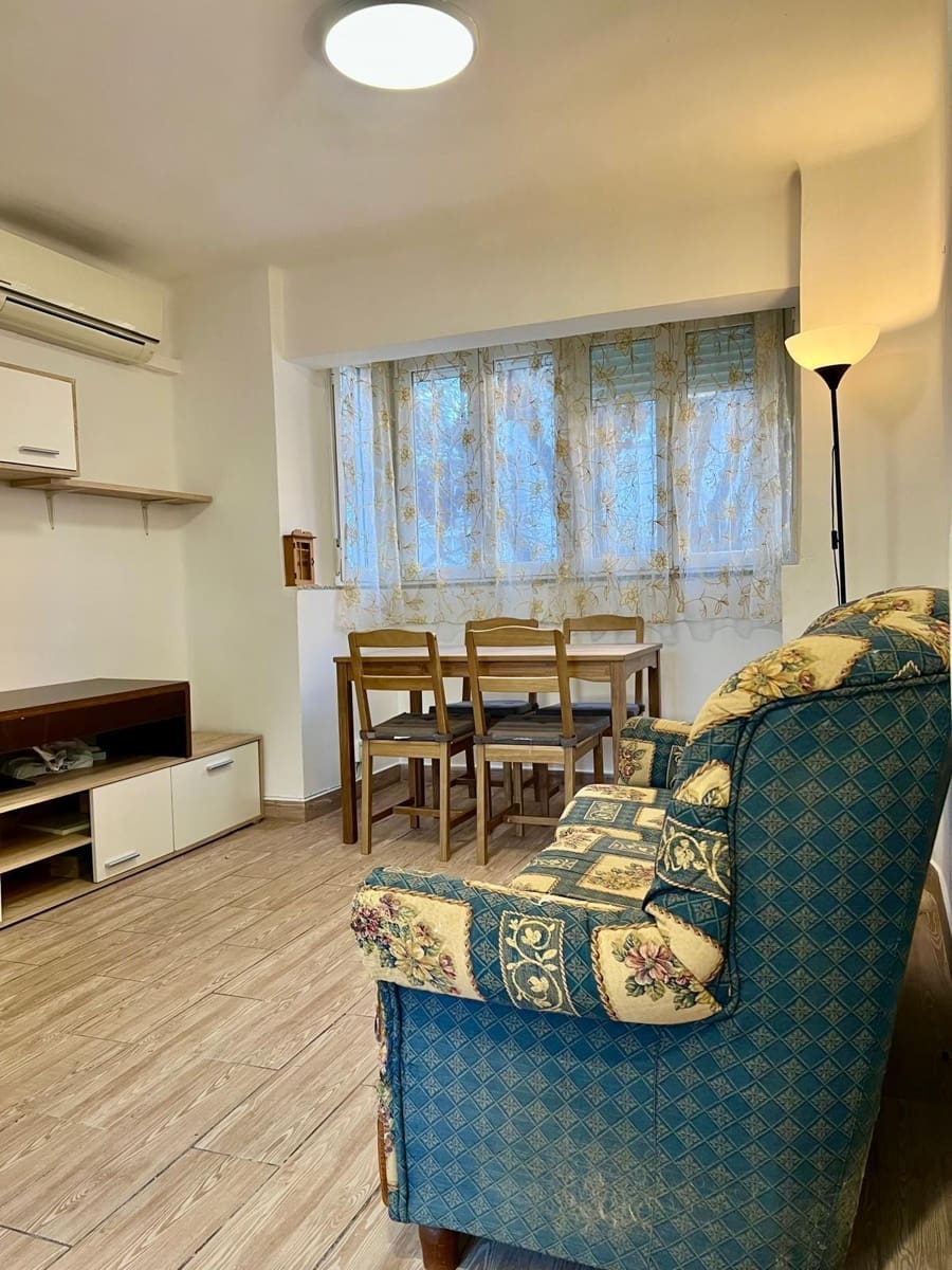 3 soveværelse Lejlighed til leje i Granada by - € 700 (Ref: 9645177)