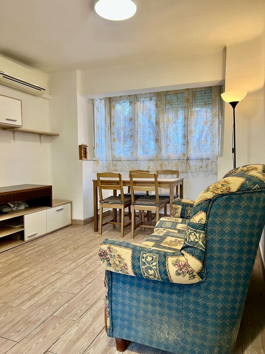 3 soveværelse Lejlighed til leje i Granada by - € 700 (Ref: 9645177)