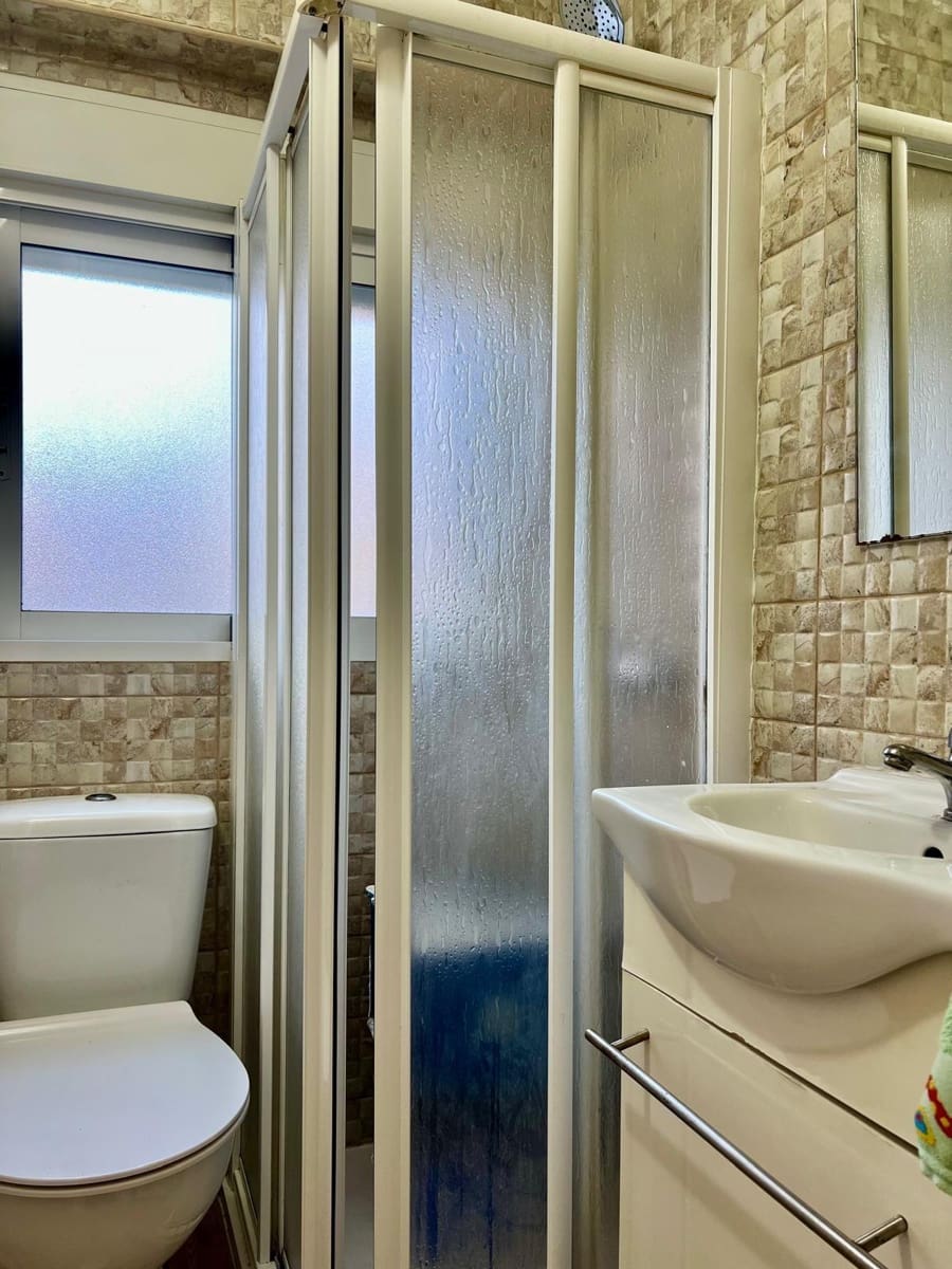 3 soveværelse Lejlighed til leje i Granada by - € 700 (Ref: 9645177)