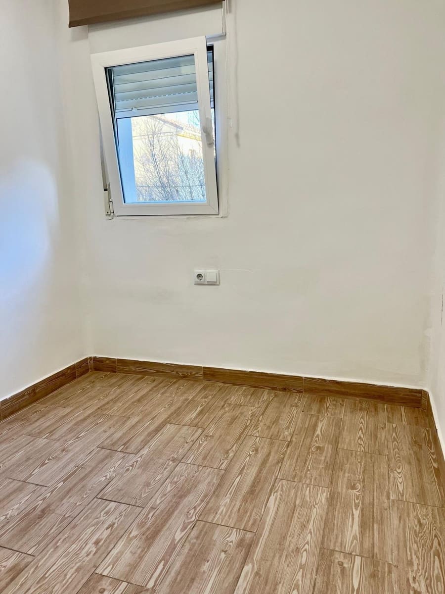 3 soveværelse Lejlighed til leje i Granada by - € 700 (Ref: 9645177)