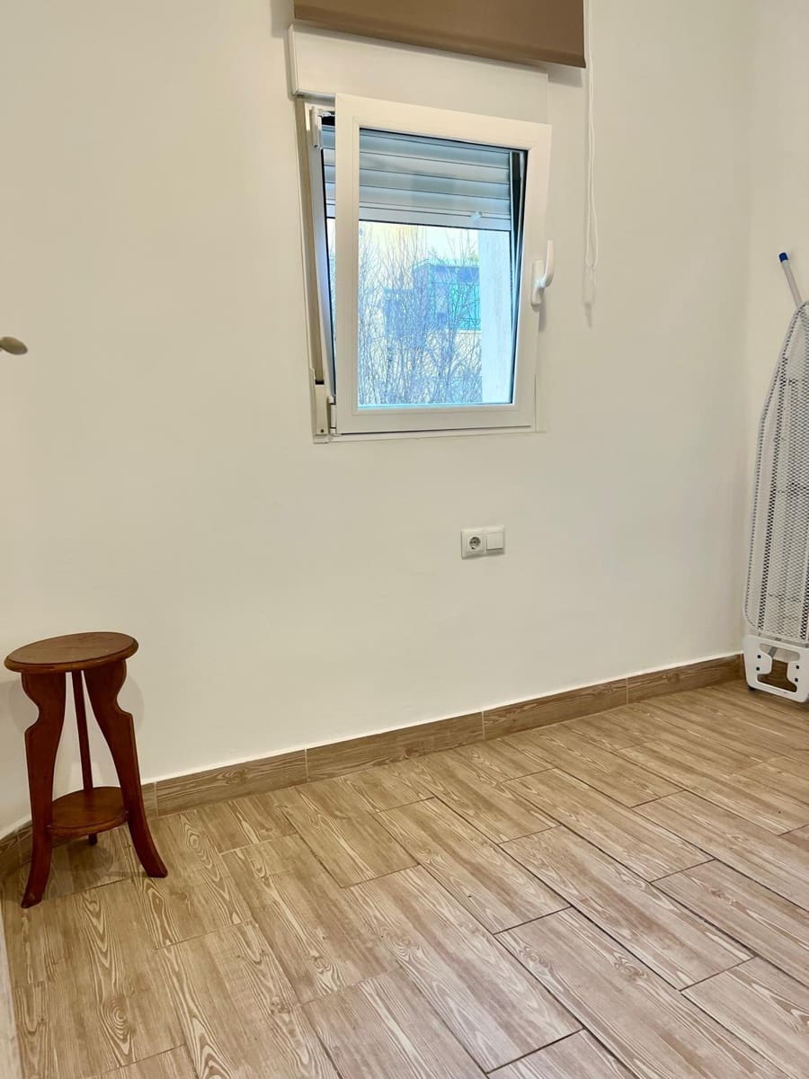 3 soveværelse Lejlighed til leje i Granada by - € 700 (Ref: 9645177)