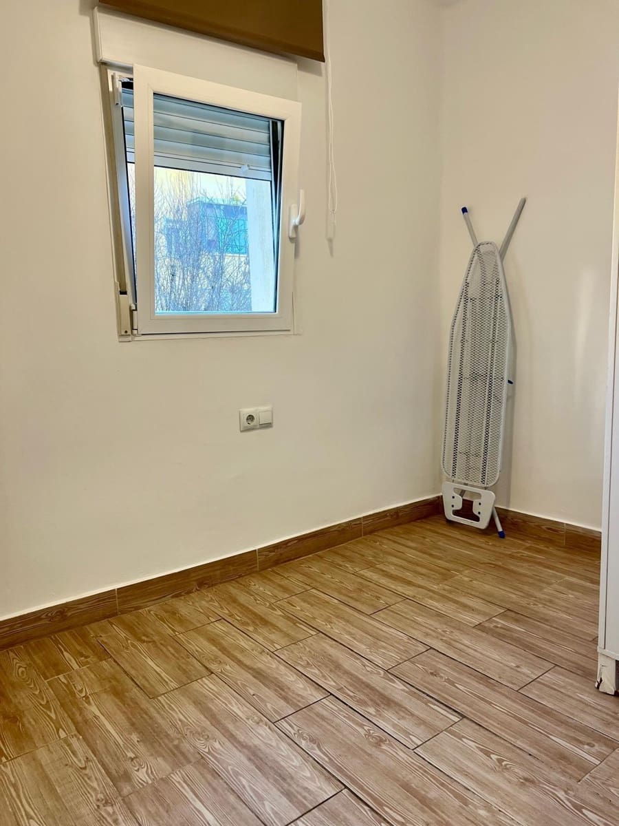 3 soveværelse Lejlighed til leje i Granada by - € 700 (Ref: 9645177)